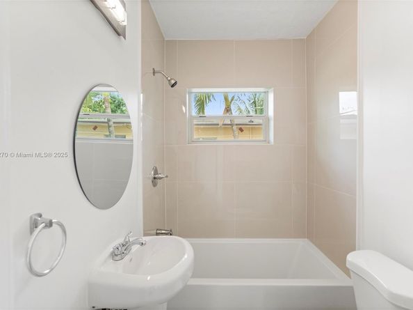 988 NW 10th St, Hallandale Beach FL 33009