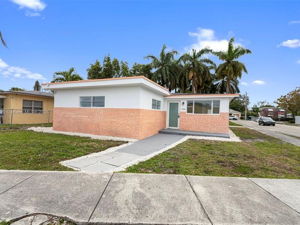 988 NW 10th St, Hallandale Beach FL 33009