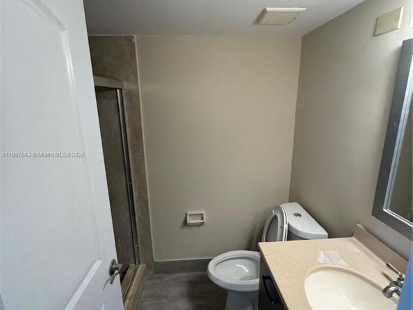 216 Lake Pointe Dr 120, Oakland Park FL 33309