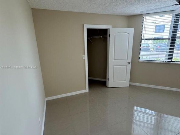 216 Lake Pointe Dr 120, Oakland Park FL 33309