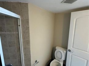 216 Lake Pointe Dr 120, Oakland Park FL 33309