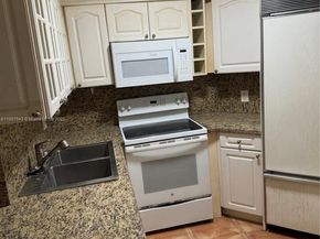 216 Lake Pointe Dr 120, Oakland Park FL 33309