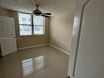 216 Lake Pointe Dr