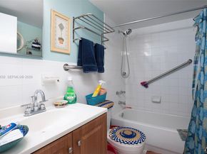 104 SW 9th St 1101, Miami FL 33130