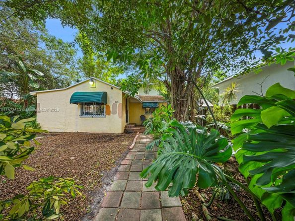 2295 SW 16th Ct, Miami FL 33145