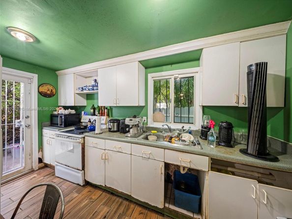 2295 SW 16th Ct, Miami FL 33145