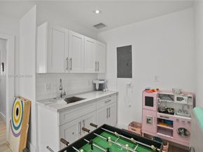 7145 SW 92nd Ct, Miami FL 33173