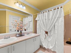 1041 NW 189th Ave, Pembroke Pines FL 33029