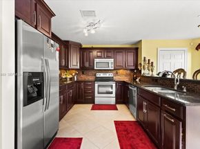 1041 NW 189th Ave, Pembroke Pines FL 33029