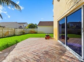 1041 NW 189th Ave, Pembroke Pines FL 33029