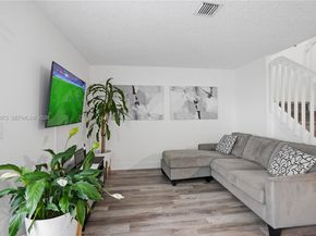 4765 SW 14th St, Deerfield Beach FL 33442