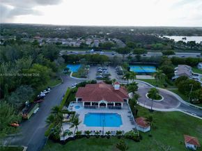 4765 SW 14th St, Deerfield Beach FL 33442