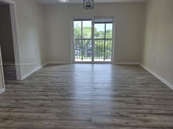 4721 NW 7th St 30412, Miami FL 33126