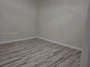 4721 NW 7th St 30412, Miami FL 33126