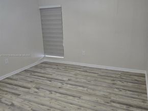 4721 NW 7th St 30412, Miami FL 33126