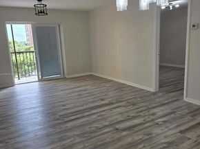 4721 NW 7th St 30412, Miami FL 33126