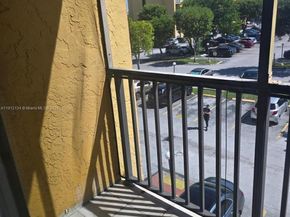 4721 NW 7th St 30412, Miami FL 33126