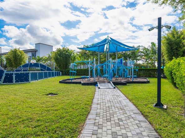 10915 Moore Dr, Parkland FL 33076