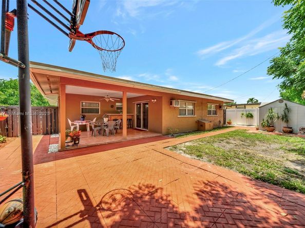 2201 N 57th Ter, Hollywood FL 33021