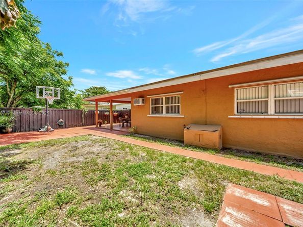 2201 N 57th Ter, Hollywood FL 33021