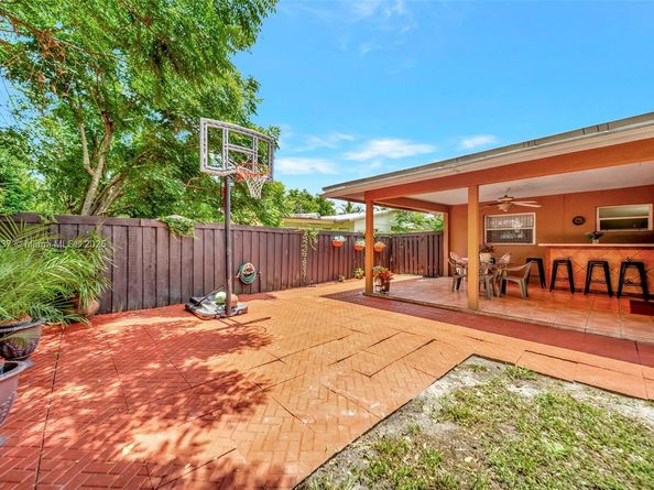 2201 N 57th Ter, Hollywood FL 33021