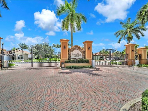 2190 SE 2nd St, Homestead FL 33033