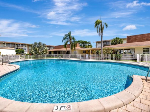 1395 NE 167th St 104, Miami FL 33162