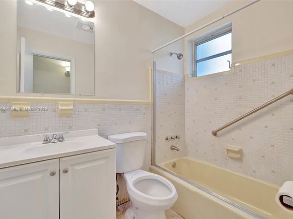 1395 NE 167th St 104, Miami FL 33162