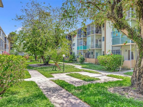 1395 NE 167th St 104, Miami FL 33162