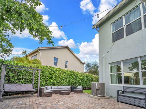 1436 Silk Oak Dr, Hollywood FL 33021