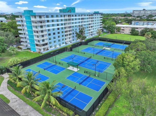 1436 Silk Oak Dr, Hollywood FL 33021