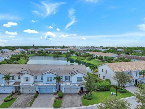 1436 Silk Oak Dr, Hollywood FL 33021