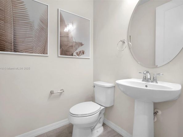 1436 Silk Oak Dr, Hollywood FL 33021