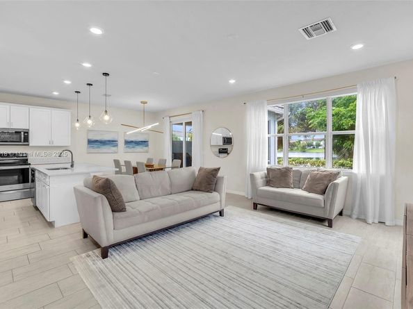1436 Silk Oak Dr, Hollywood FL 33021