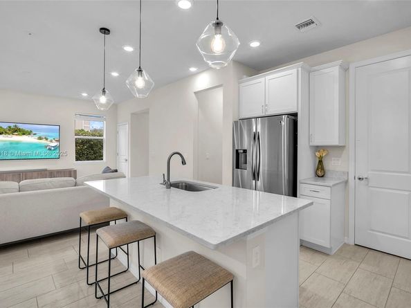 1436 Silk Oak Dr, Hollywood FL 33021