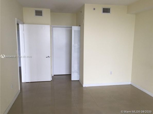 1 Glen Royal Pkwy 1404, Miami FL 33125