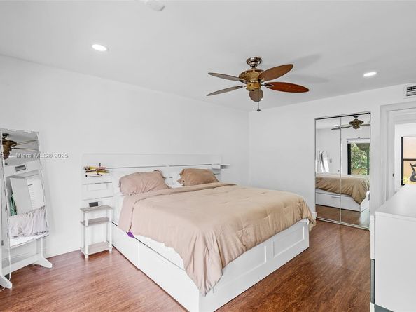 1030 NE 202nd Ter, Miami FL 33179