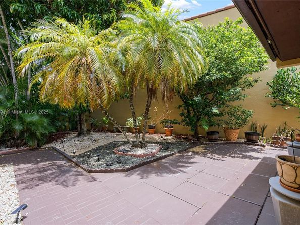 1030 NE 202nd Ter, Miami FL 33179