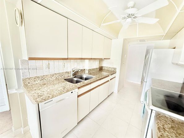 1470 Sheridan St 18C, Hollywood FL 33020