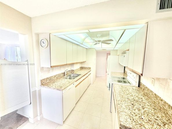 1470 Sheridan St 18C, Hollywood FL 33020