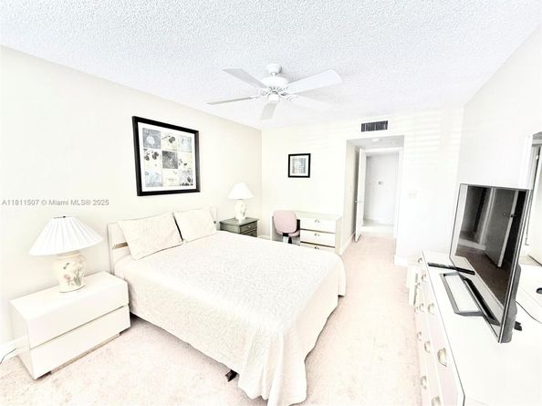 1470 Sheridan St 18C, Hollywood FL 33020