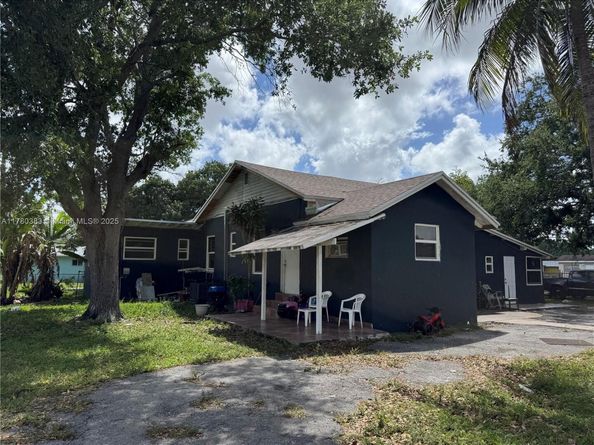 1186 NW 101st St, Miami FL 33150