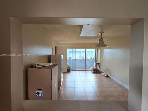9367 Fontainebleau Blvd G234, Miami FL 33172