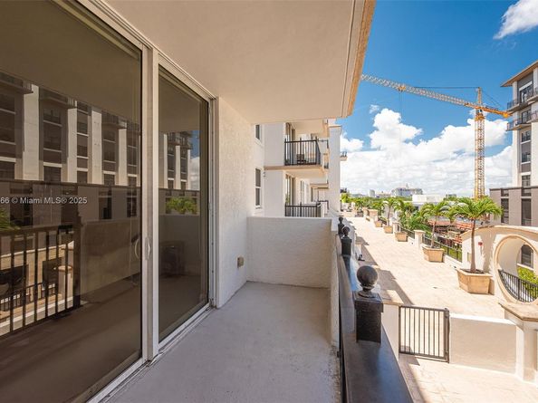 4100 Salzedo St 515, Coral Gables FL 33146