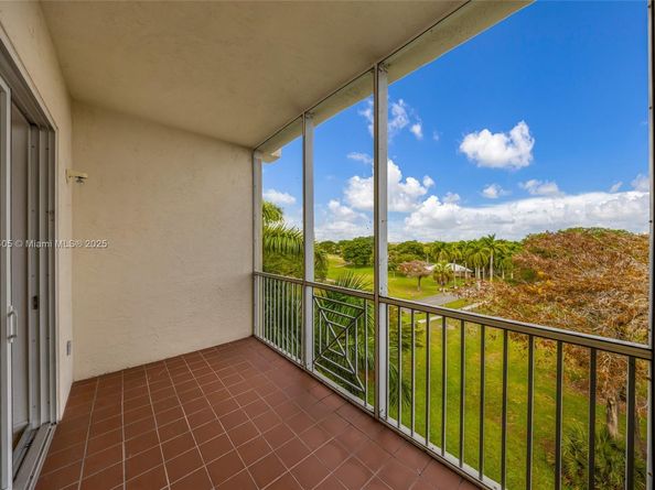 3600 Oaks Clubhouse Dr 501, Pompano Beach FL 33069
