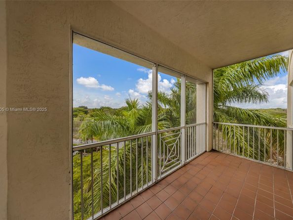 3600 Oaks Clubhouse Dr 501, Pompano Beach FL 33069