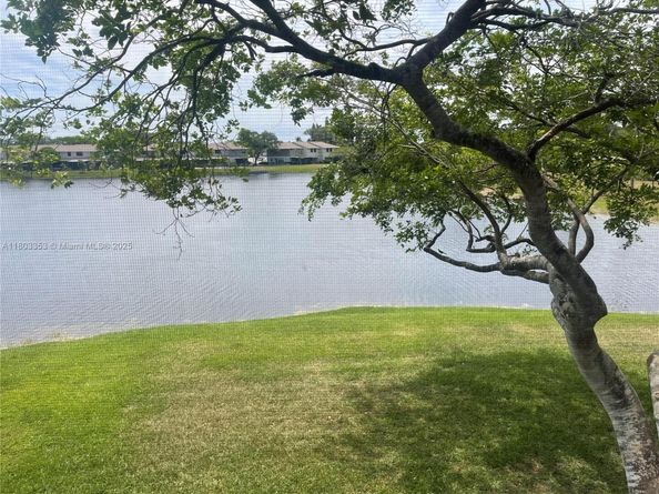 1124 NW 106th Ter 202, Pembroke Pines FL 33026