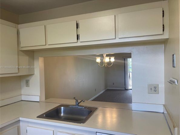 1124 NW 106th Ter 202, Pembroke Pines FL 33026