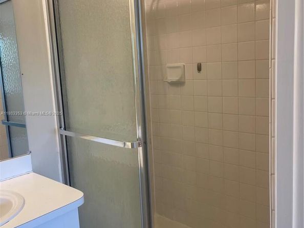 1124 NW 106th Ter 202, Pembroke Pines FL 33026