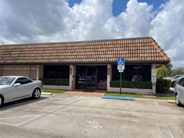 1124 NW 106th Ter 202, Pembroke Pines FL 33026
